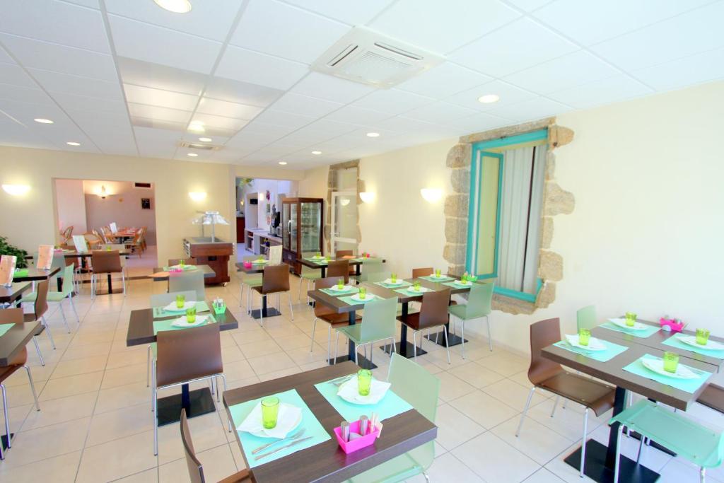Logis Hotel Restaurant Le Grand Turc LʼOie Exterior foto